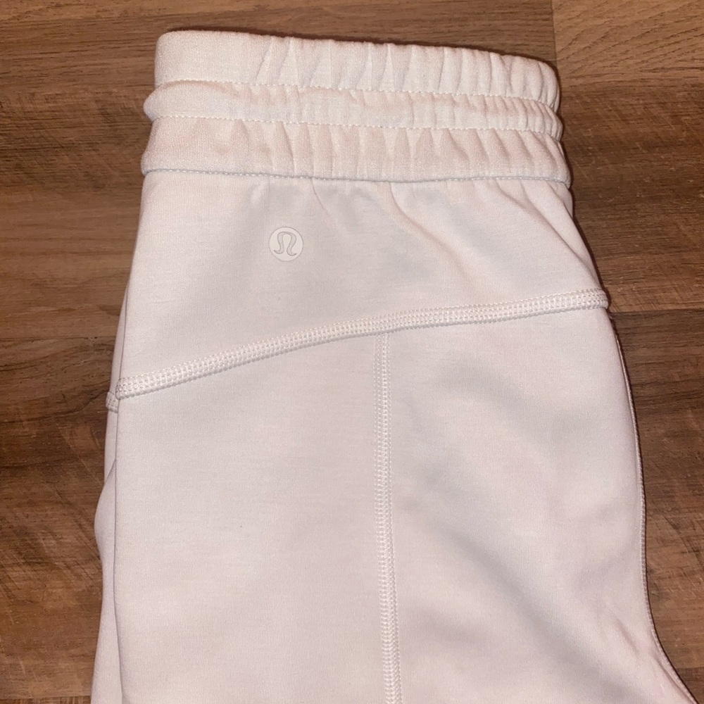 LULULEMON SOFTSTREME HIGHRISE PANTS SIZE 4 NWOT ATTACHED BONE REGULAR LENGTH